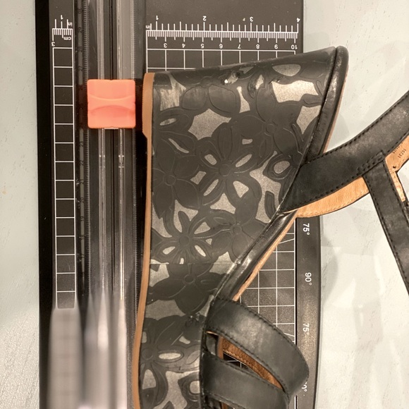 Comfortable Clark Wedge - Picture 6 of 8